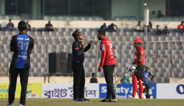 শেষের দিকে আসেও নতুন বিতর্কে বিপিএল