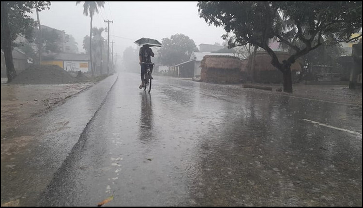 ঢাকাসহ সারাদেশে বজ্রসহ বৃষ্টি হতে পারে, জানালো আবহাওয়া অফিস