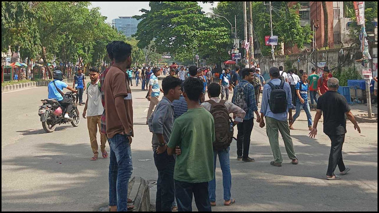 উ'তা'প্ত ঢাকা, দুই কলেজের শিক্ষার্থীদের মধ্যে চলছে ব্যাপক সং'ঘ'র্ষ