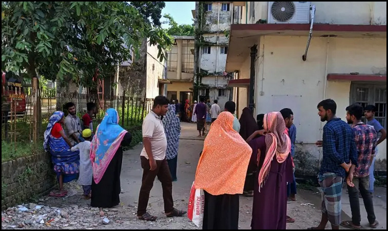 চলছে দুই পক্ষের র'ক্ত'ক্ষ'য়ী সং'ঘ'র্ষ, নিয়ন্ত্রণে কাজ করছে সেনাবাহিনী; একাধিক প্রা'ন'হা'নী