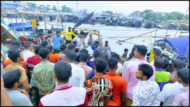 প্রচন্ড ঝড়ে ঝড়ে মেঘনায় ডুবে গেছে ১০ টি ট্রলার, প্রানহানি সহ নিখোঁজ ৮ ট্রলার