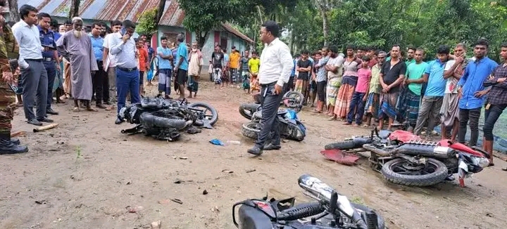 ভয়াবহ পরিস্থিতি খবর পেয়ে পুলিশসহ সেনাবাহিনী ঘটনাস্থলে ছুটে এলো 