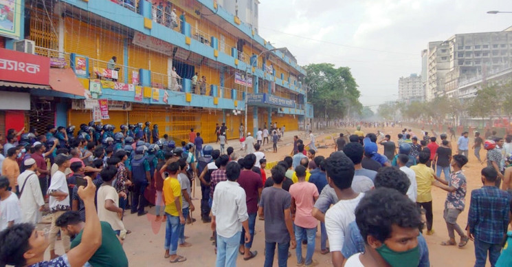 আড়াই ঘণ্টা ধরে চলছে ব্যাপক সং'ঘ'র্ষ: সায়েন্সল্যাব মোড়ে উত্তেজনা