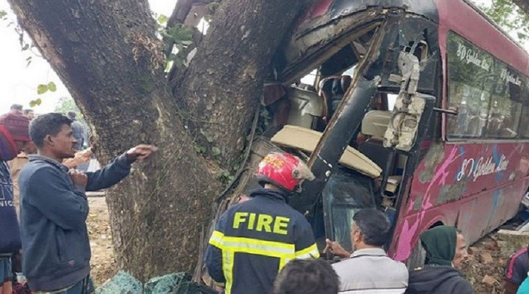 এই মাত্র পাওয়া ; বাবা-ছেলেসহ ২০ জনের মৃ'ত্যু