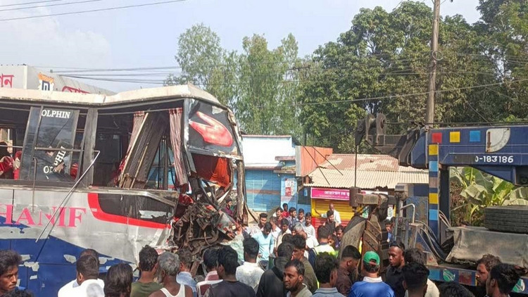 ব্রেকিং নিউজ ; চট্টগ্রামে ভ য়া ব হ সং ঘ র্ষ, আহত ২০