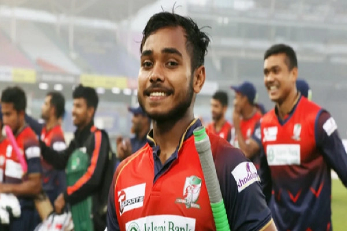 যার হাত থেকে নিয়েছিলেন অভিষেক ক্যাপ তার সাথেই বাদ পরলেন ইমন