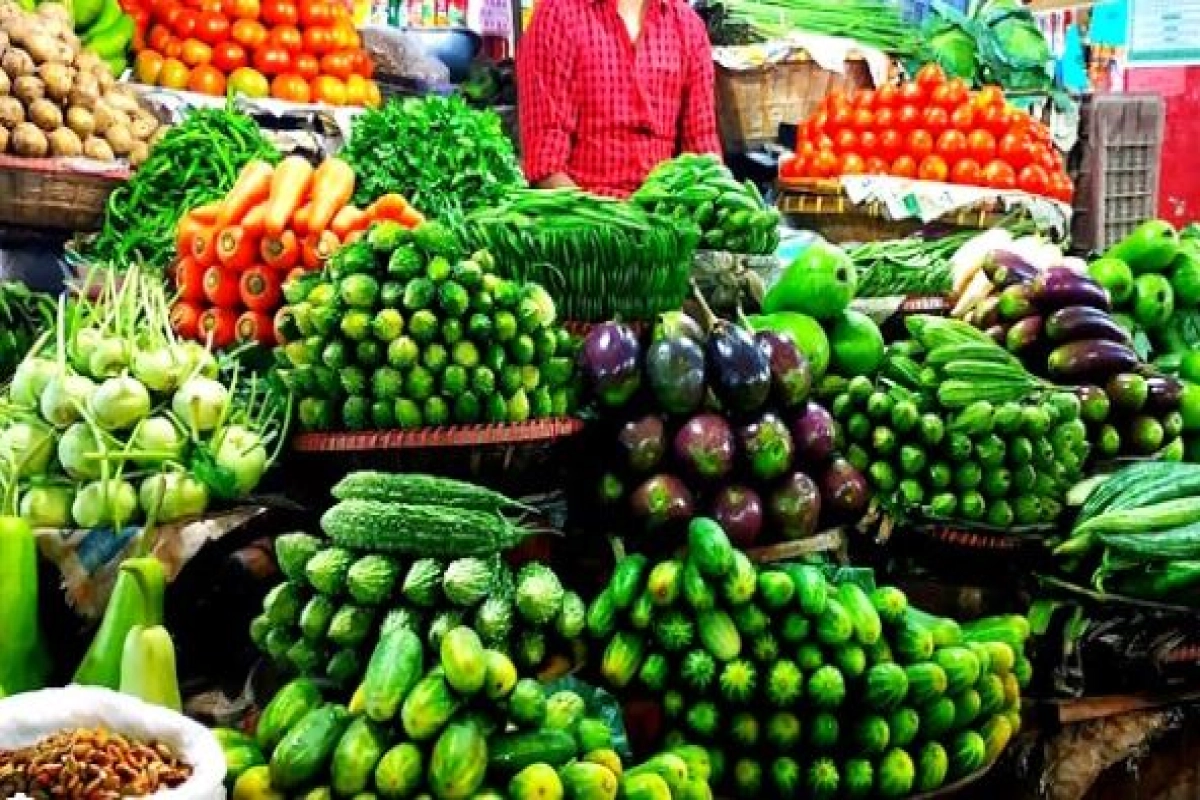 সবজির দাম কিছুটা কমলেও স্বস্তিতে নেই ক্রেতারা