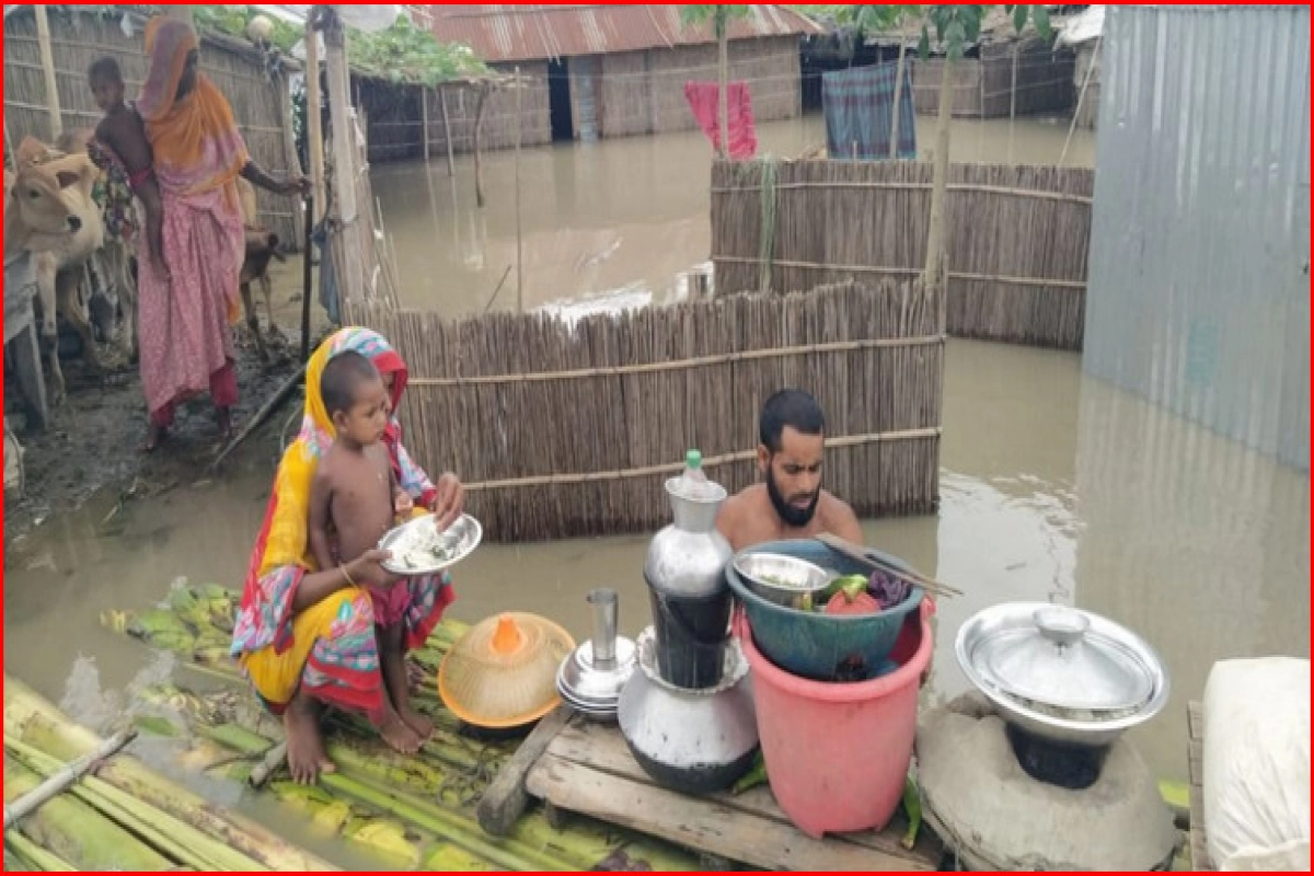 সারাদেশে ব্যাপক বন্যায় ক্ষতিগ্রস্ত ১১ জেলার ৪৫ লাখ মানুষ, নি'হ'ত ১৩