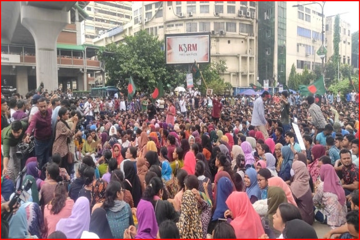 নতুন দাবিতে উত্তাল শাহবাগ, পরিস্থিতি ভয়াবহ রাস্তা অবরোধ