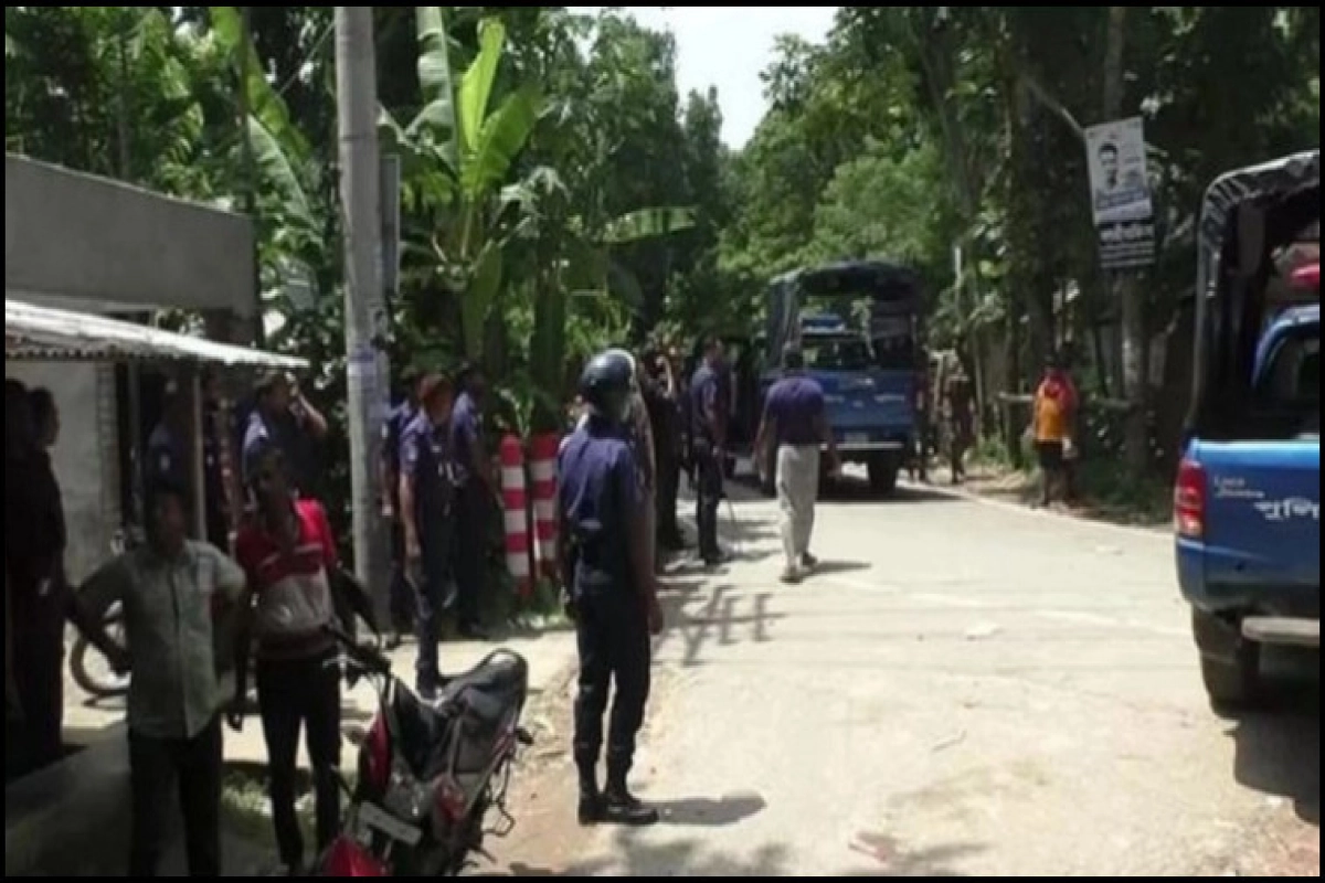 এই মাত্র পাওয়া ; দুই গ্রুপের মধ্যে চলছে ভয়াবহ সংঘর্ষ, অন্তন ২ জনের প্রাণহানি