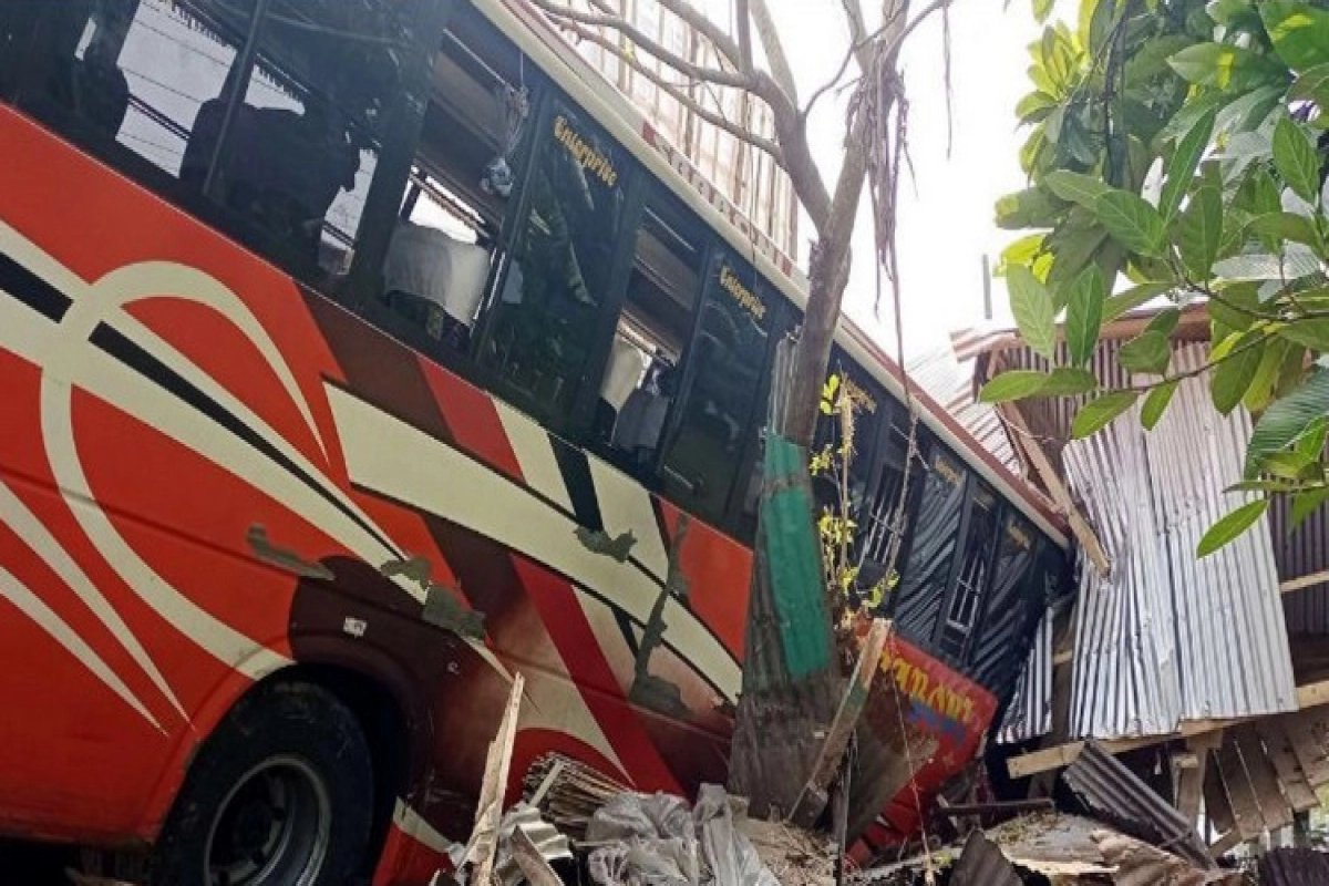 চালককে কথা বলতে নিষেধ করায় ‘জেদ’ করে ভয়াবহ দুর্ঘটনা