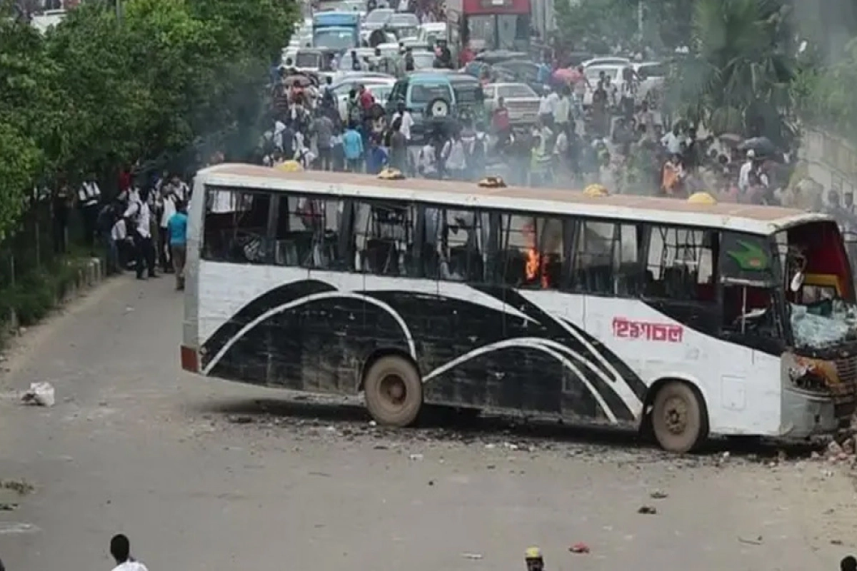 ব্রেকিং নিউজ ; ভয়াবহ সড়ক দু'র্ঘ'ট'না, ৫২ জন নি'হ'ত