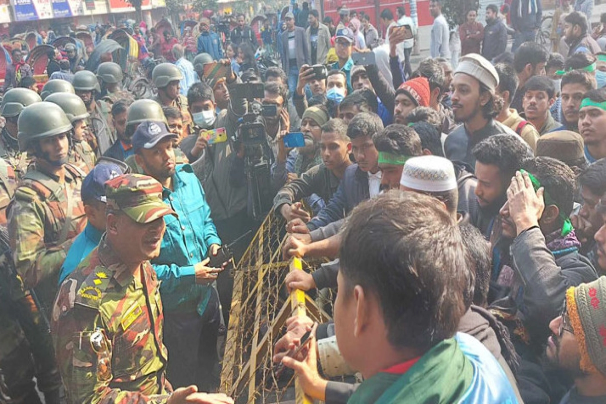 রাজধানীতে শিক্ষার্থীদের অবরোধ, ঘটনাস্থলে সেনাবাহিনী