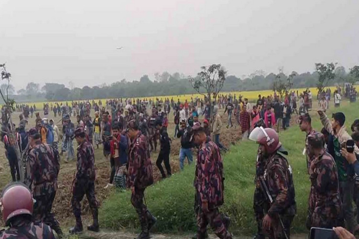 এইমাত্র পাওয়া ; সীমান্তে গাছ কাটা নিয়ে ব্যাপক উ'ত্তে'জনা
