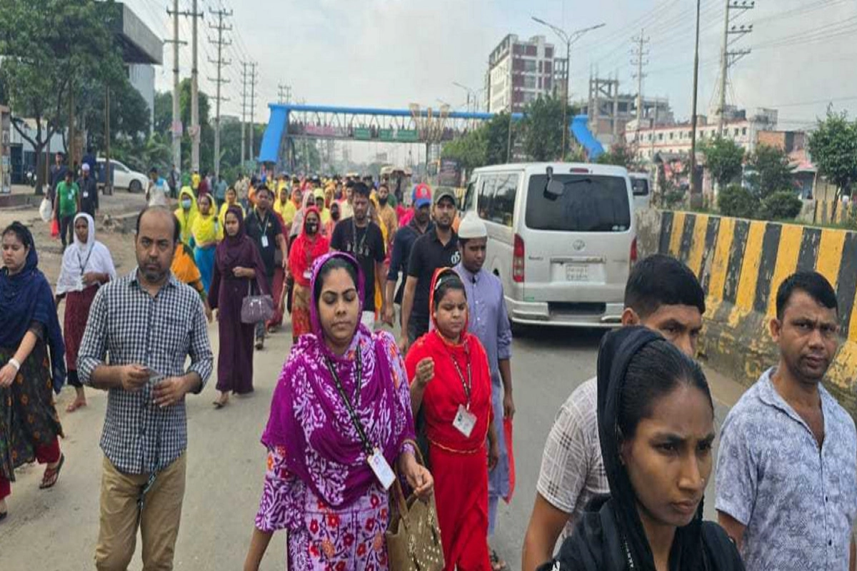 অনির্দিষ্টকালের জন্য গাজীপুরে ১০ পোশাক কারখানায় ছুটি ঘোষণা